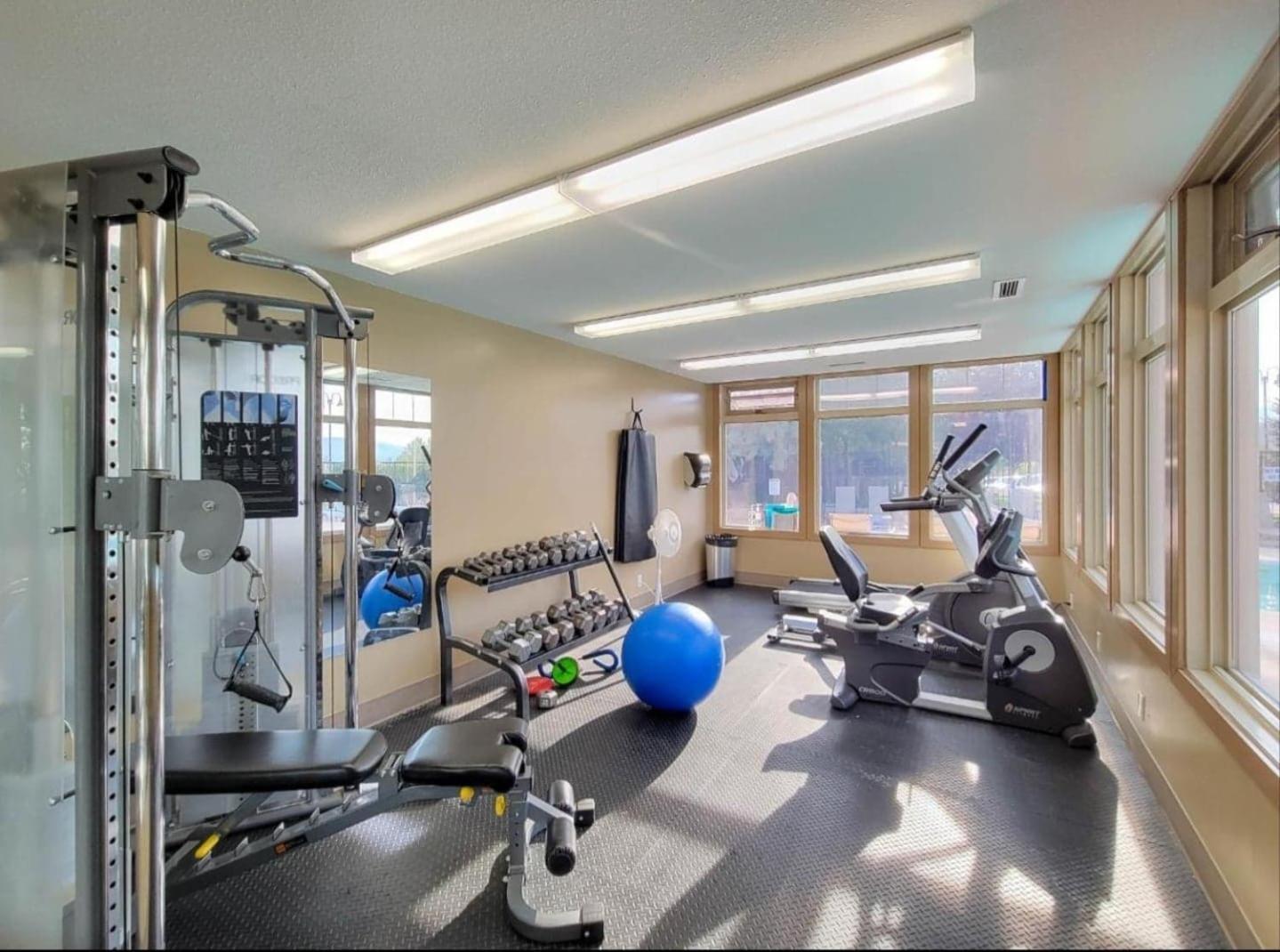 Mountain Getaway Condo - 5 Min Walk To The Beach! 인버미어 외부 사진